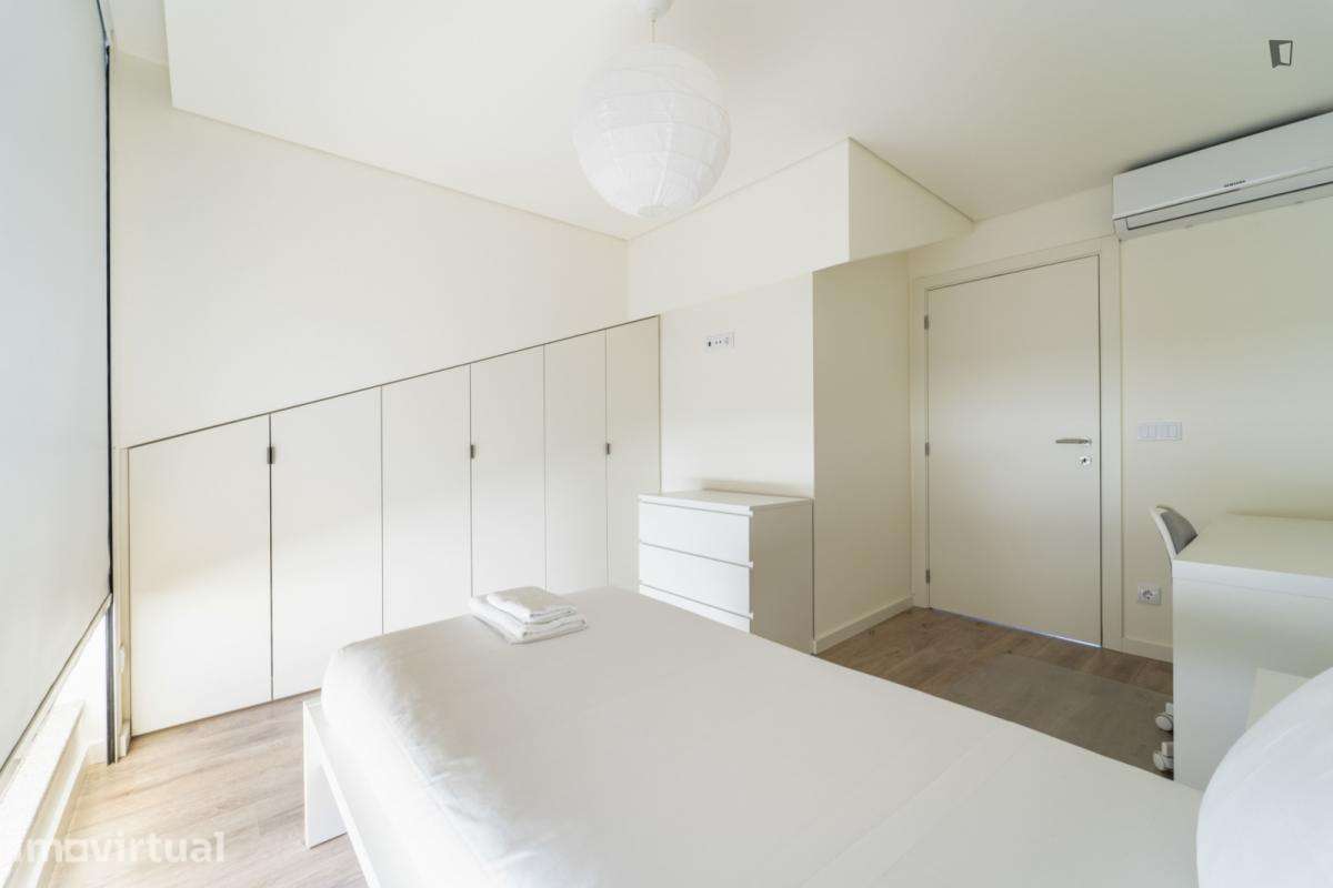Quarto - localizado em Sé de Braga e São Lázaro Braga - Grande imagem: 4/25