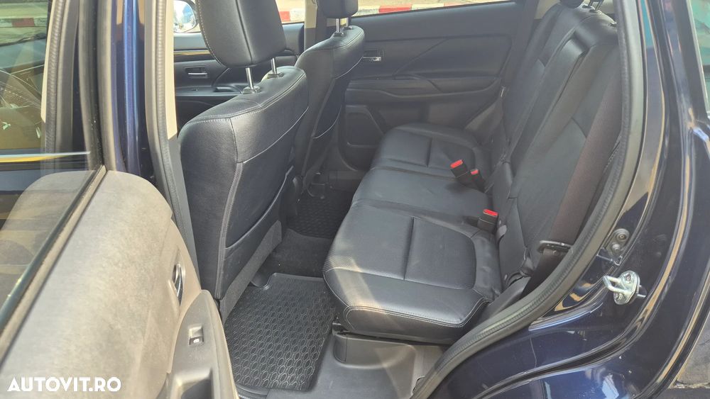 Mitsubishi Outlander - 14