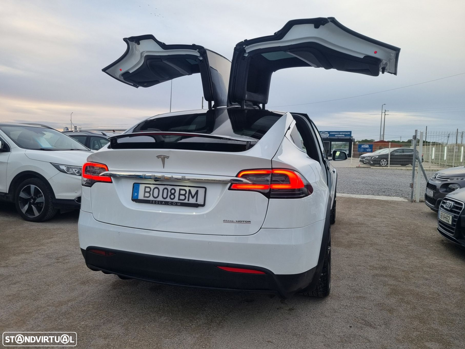 Tesla Model X - 8