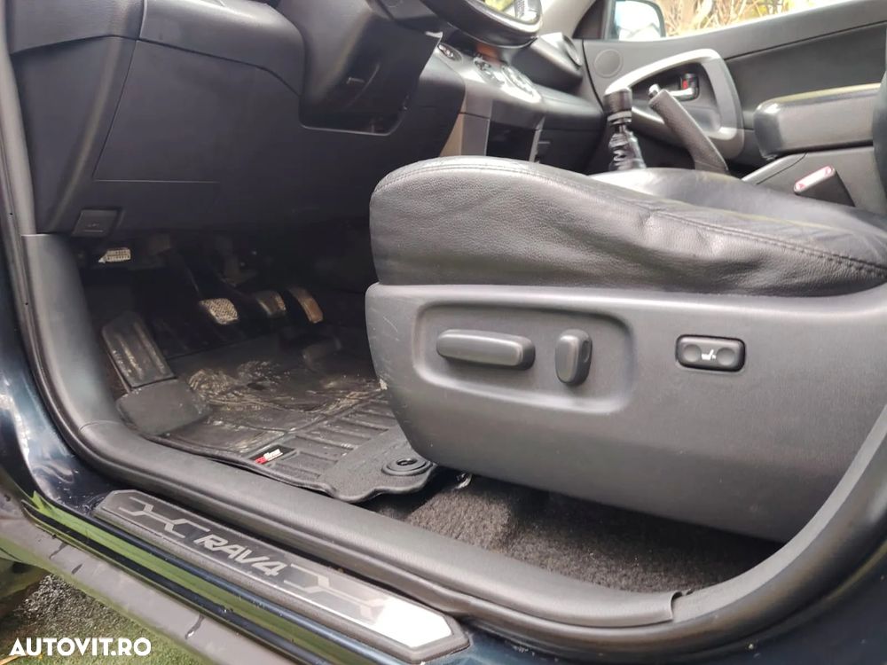 Toyota RAV4 2.2 D-4D 4x4 - 14