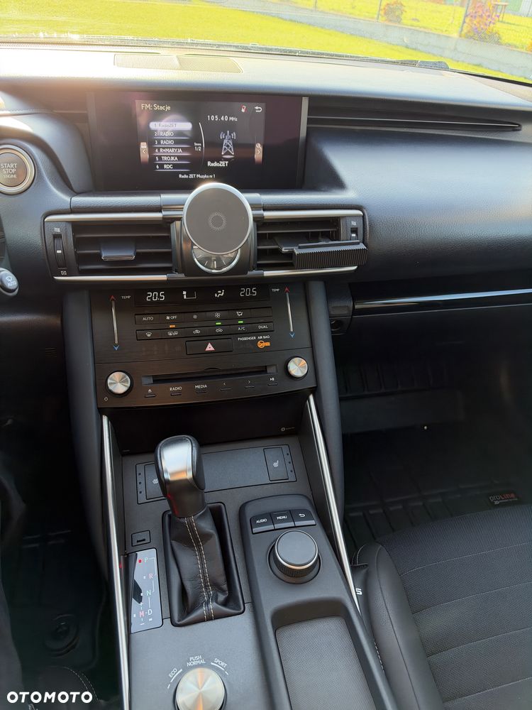 Lexus Is 2018 photo 5