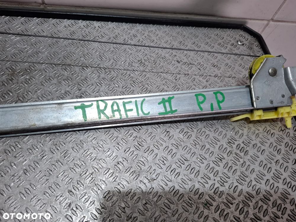 Mechanizm szyby drzwi prawy przód Renault Trafic II 2011 rok - 2