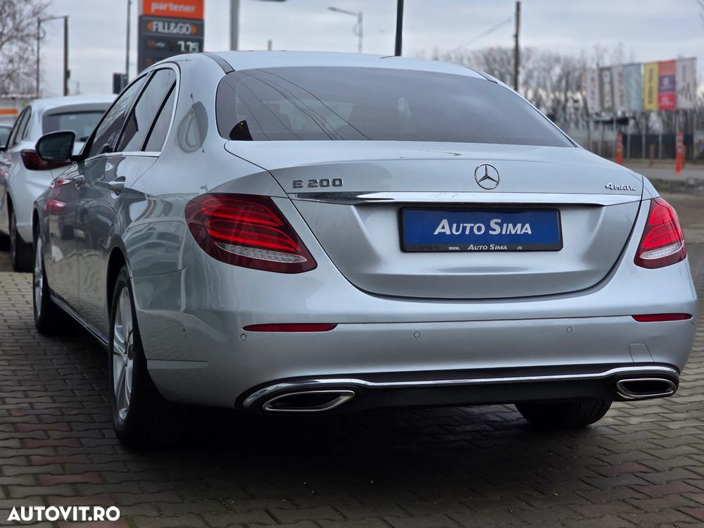 Mercedes-Benz E 200 4Matic 9G-TRONIC - 5