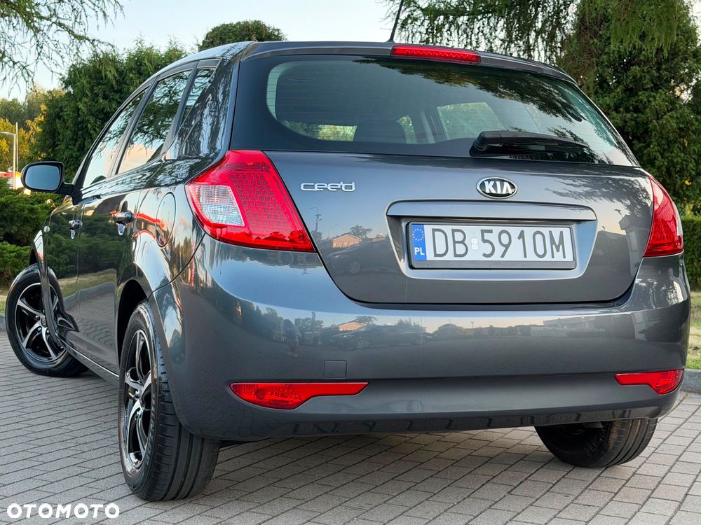 Kia Ceed 1.6 CVVT Dream-Team Edition - 9