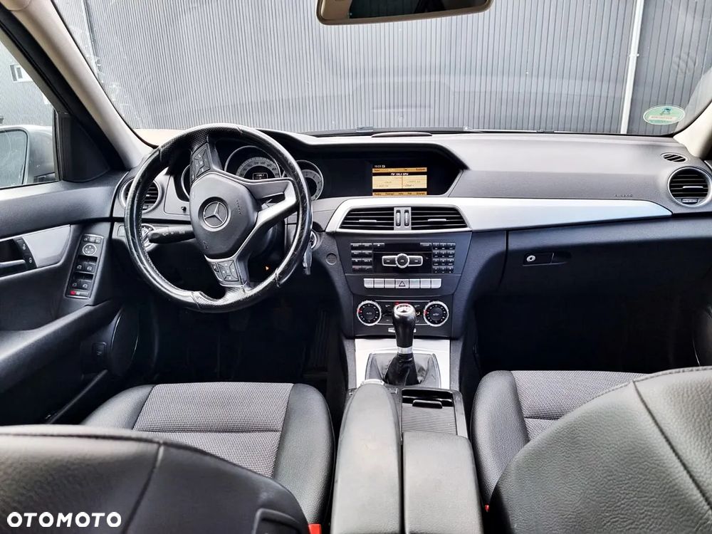 Mercedes-Benz Klasa C 180 BlueEFFICIENCY Elegance - 13