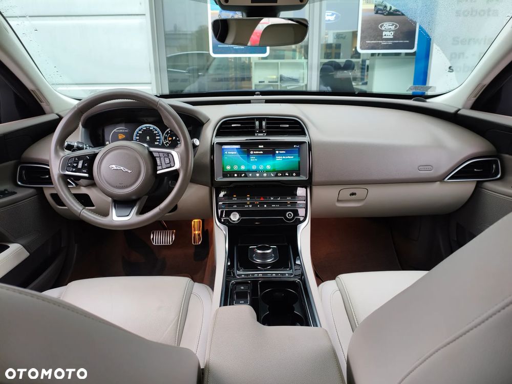 Jaguar XE 2.0 T Prestige - 6