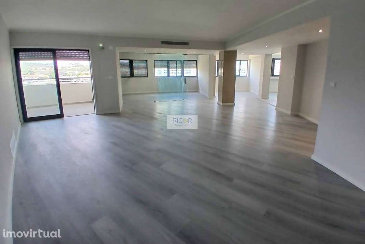 Apartamento T4 remodelado com garagem em Braga - Grande imagem: 2/25