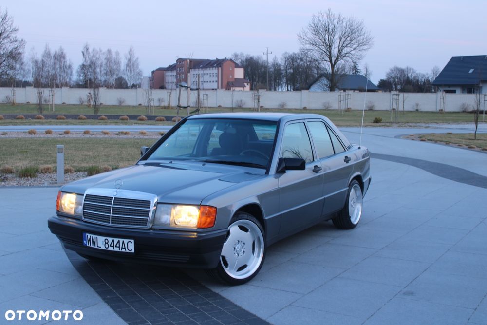 Mercedes-Benz W201 (190) - 1