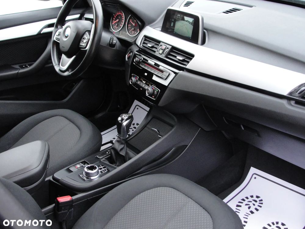 BMW X1 sDrive18d xLine - 29