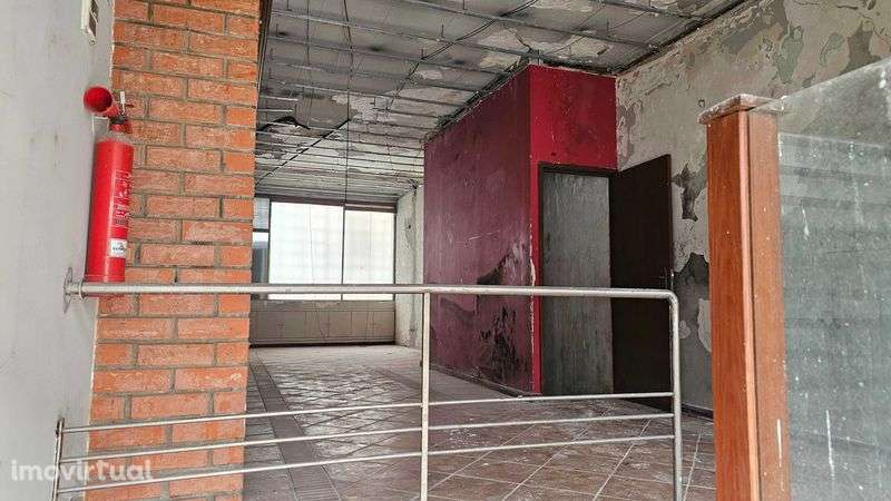 Arrenda-se Loja Bem Situada no Porto - Grande imagem: 3/12