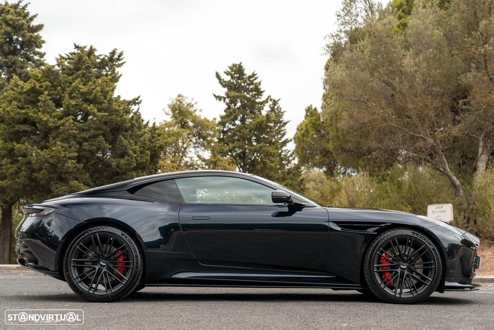 Aston Martin DB12 Coupé - 3