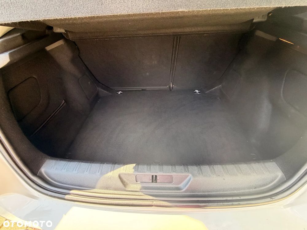 Peugeot 308 1.6 BlueHDi Allure S&S - 32