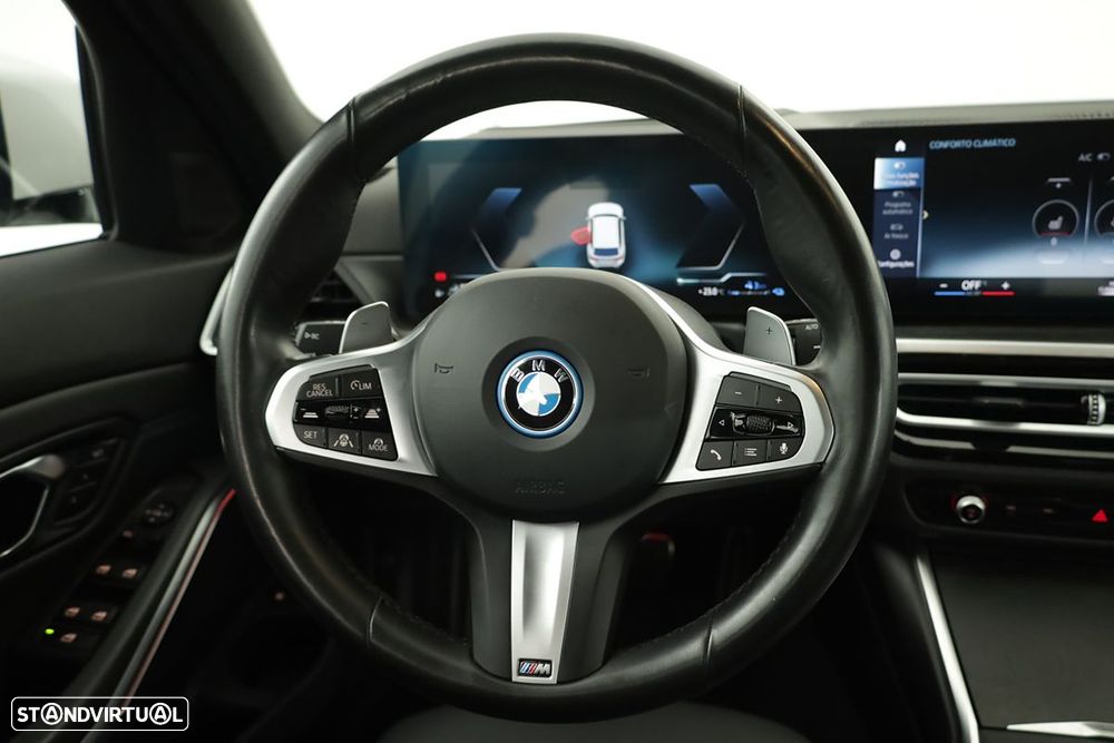 BMW 330 e Pack Desportivo M Auto — fotografia 15