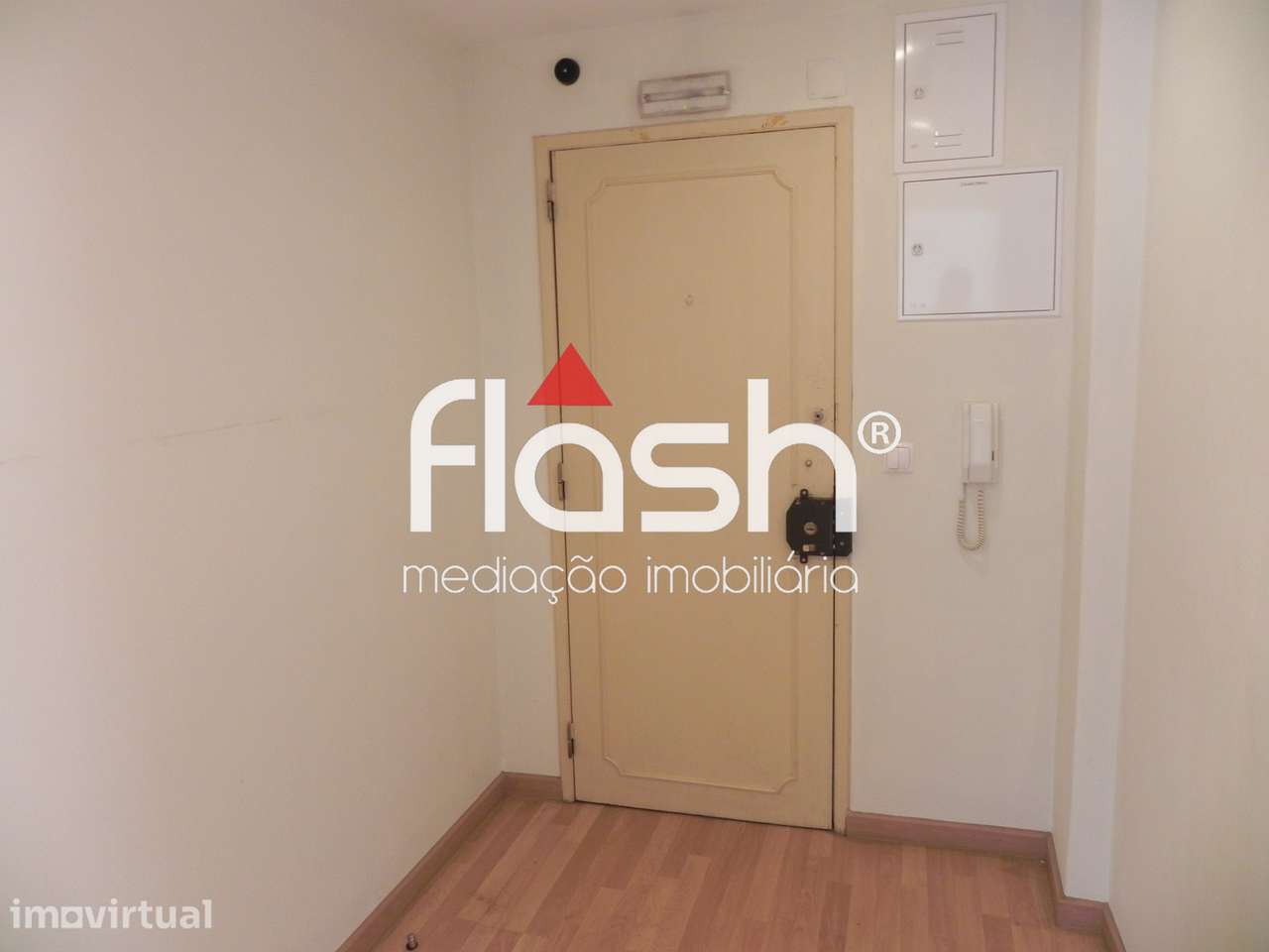 Apartamento T2 Remodelado em Carnaxide - Grande imagem: 4/24