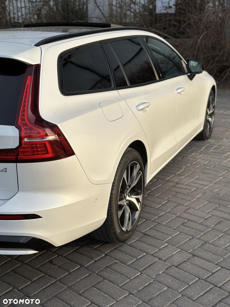 Volvo V60 B4 B DKG Plus Dark - 16