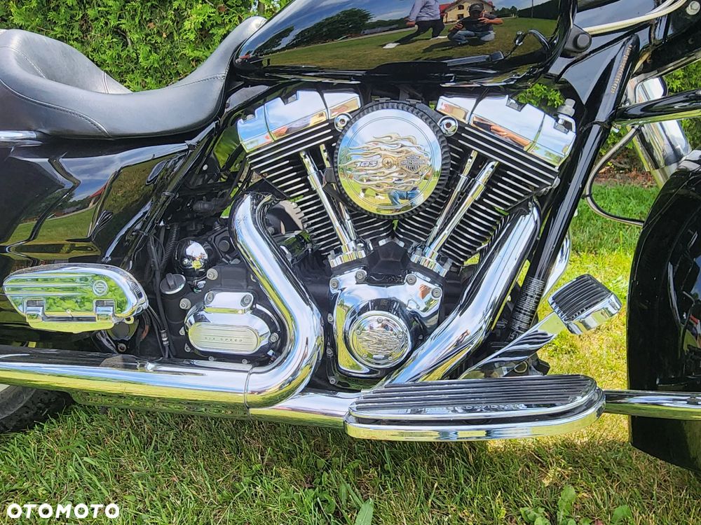 Harley-Davidson Touring Street Glide - 16