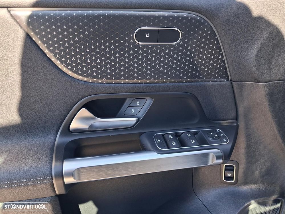 Mercedes-Benz EQB - 8