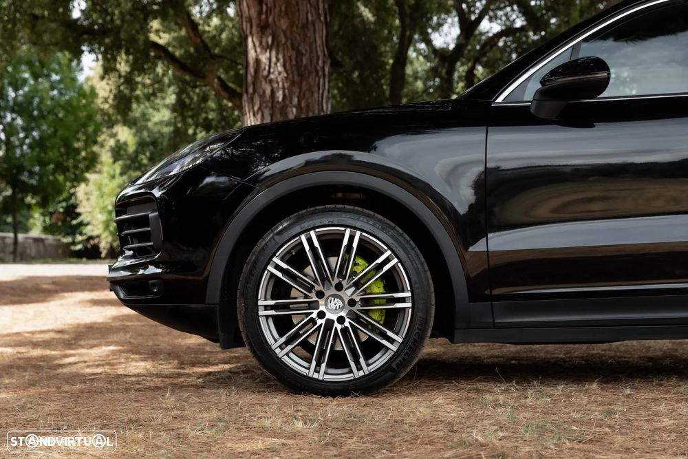 Porsche Cayenne E-Hybrid - 3