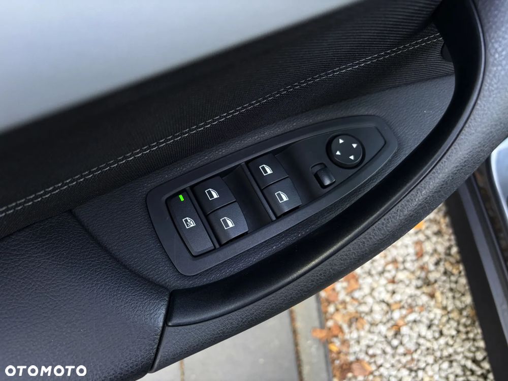BMW X1 sDrive20i Advantage - 33