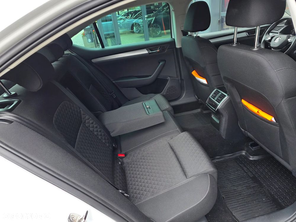 Skoda Superb 2.0 TDI SCR Ambition DSG - 18