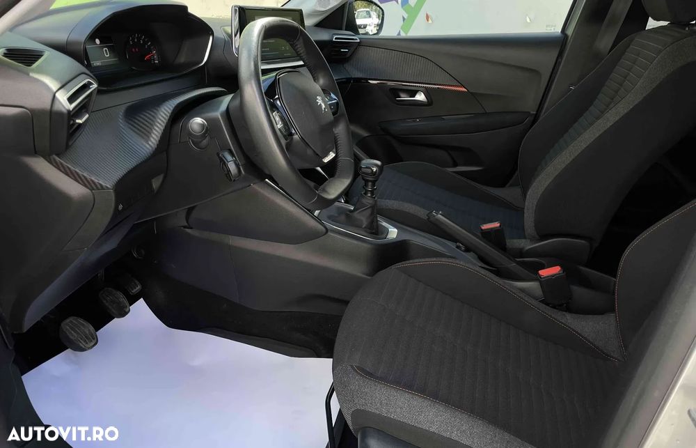 Peugeot 208 - 12