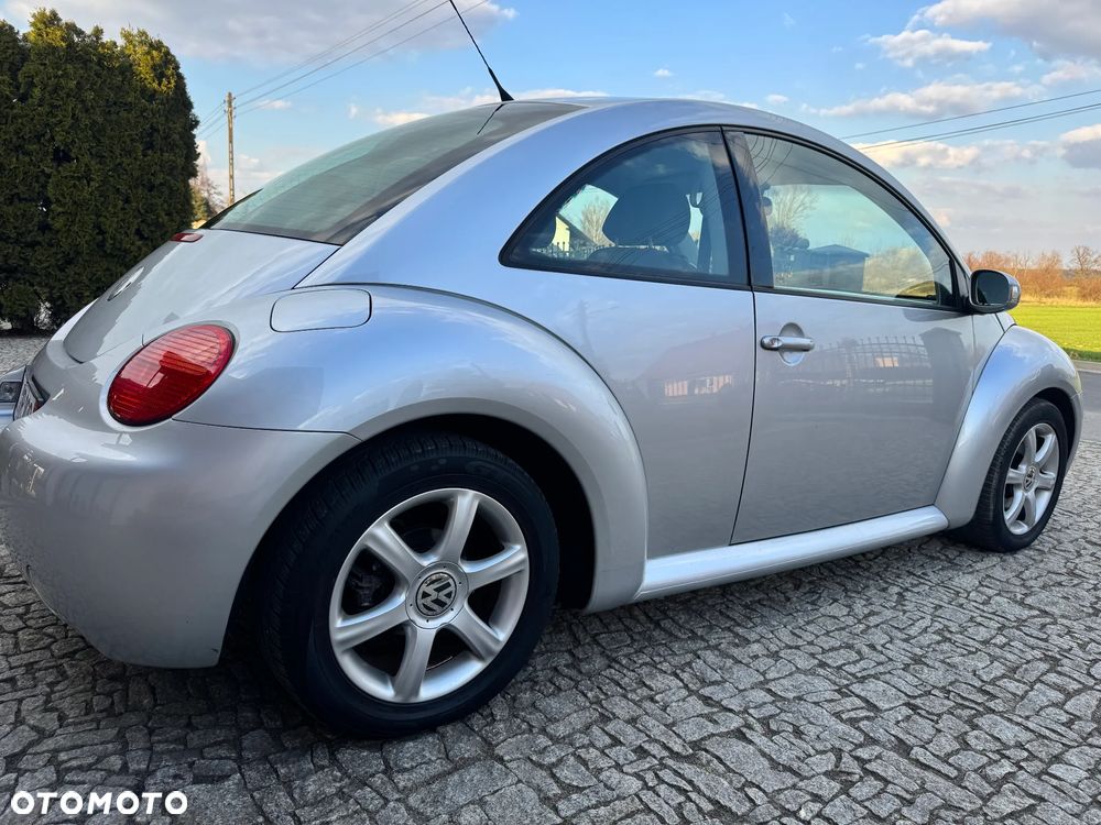 Volkswagen New Beetle 1.6 Arte - 12