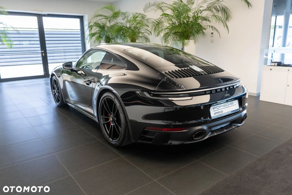 Porsche 911 Carrera 4 GTS - 6