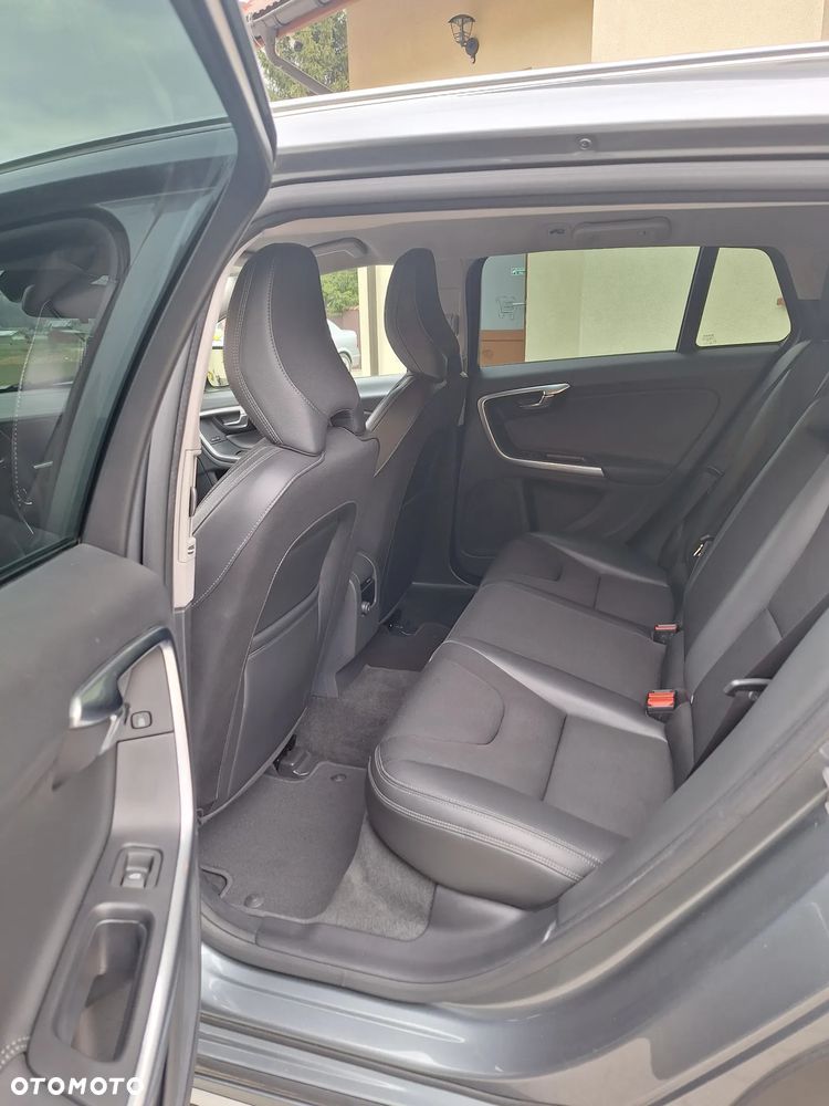 Volvo V60 Cross Country D3 Geartronic Kinetic - 29