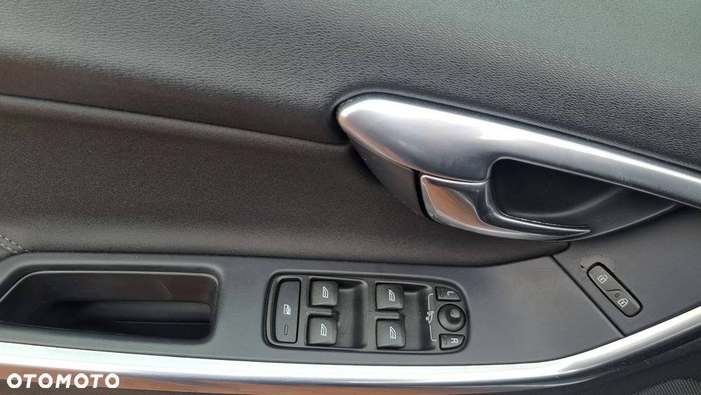 Volvo V60 D4 Geartronic Momentum - 17