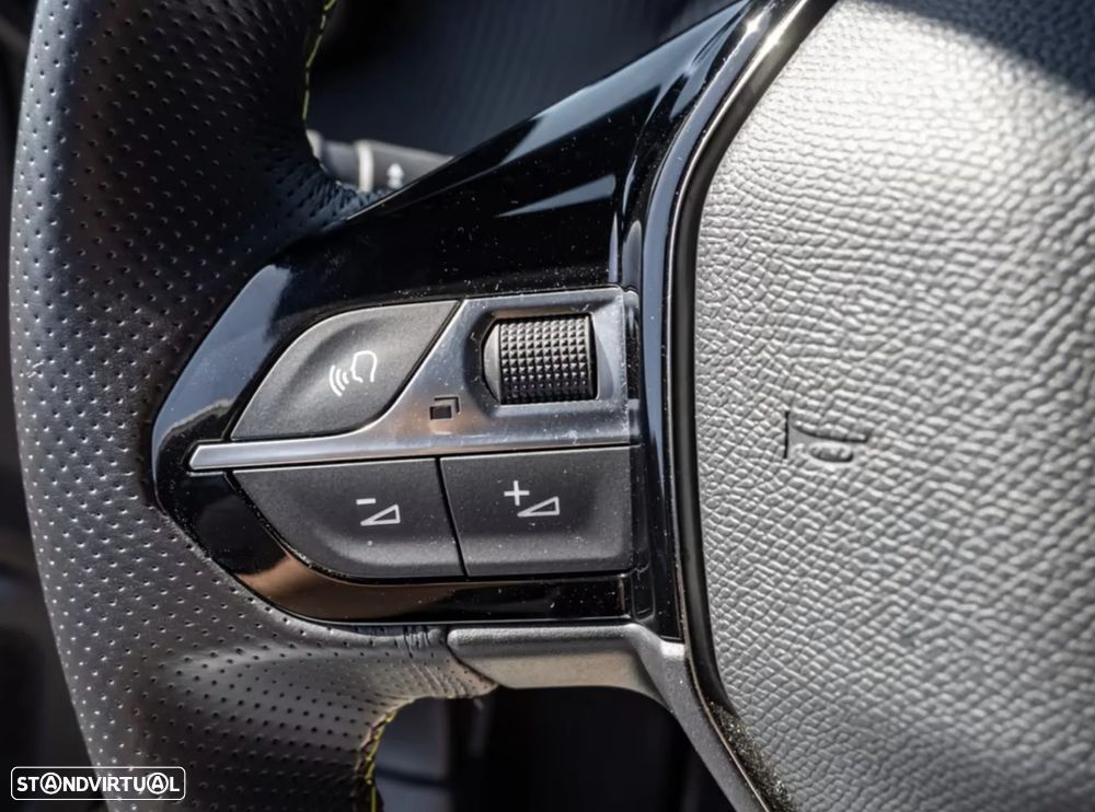 Peugeot e-2008 50 kWh GT - 16