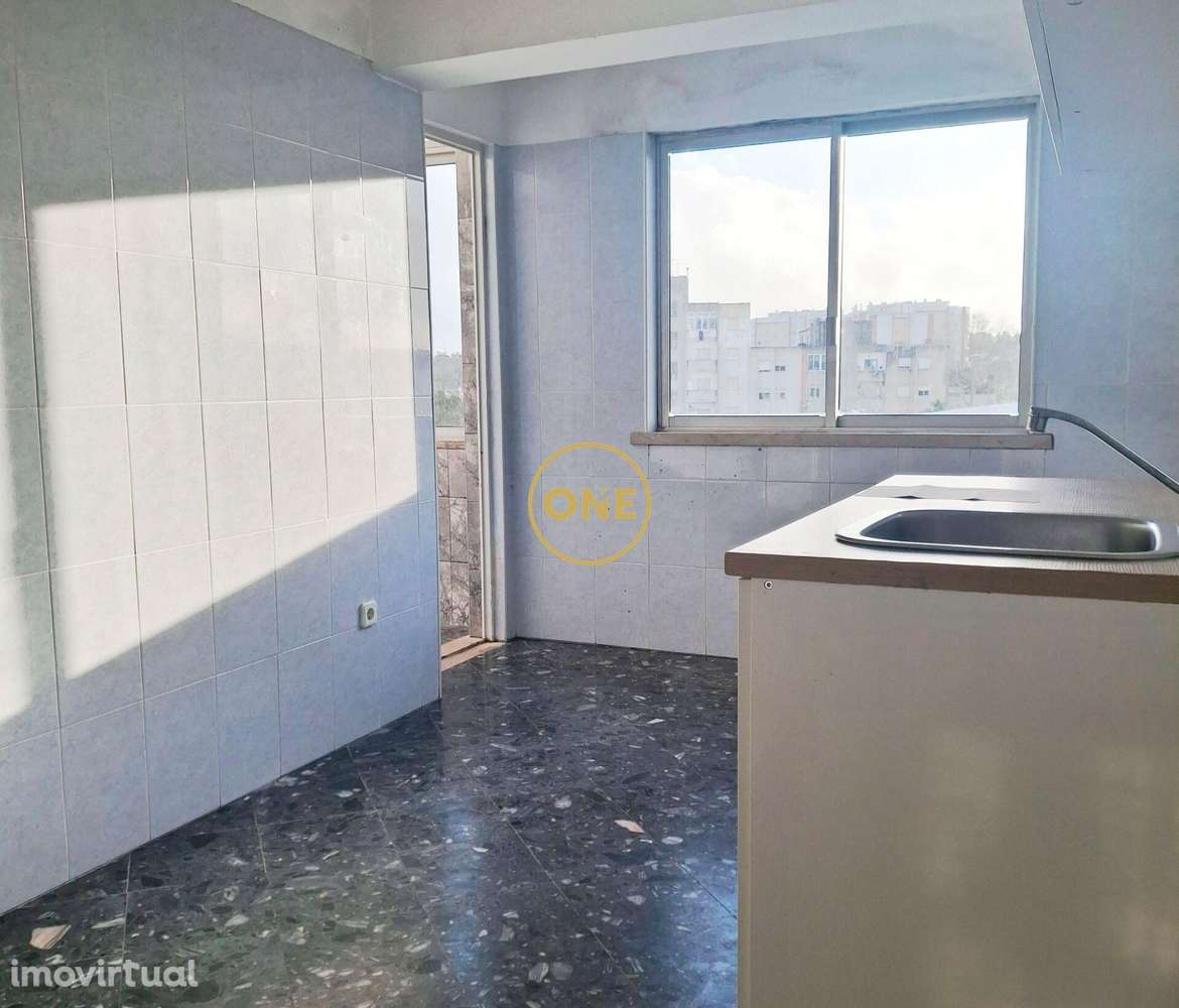 Apartamento T2 no Fogueteiro (Amora) – 4º Andar com Excelentes Áreas - Grande imagem: 2/32