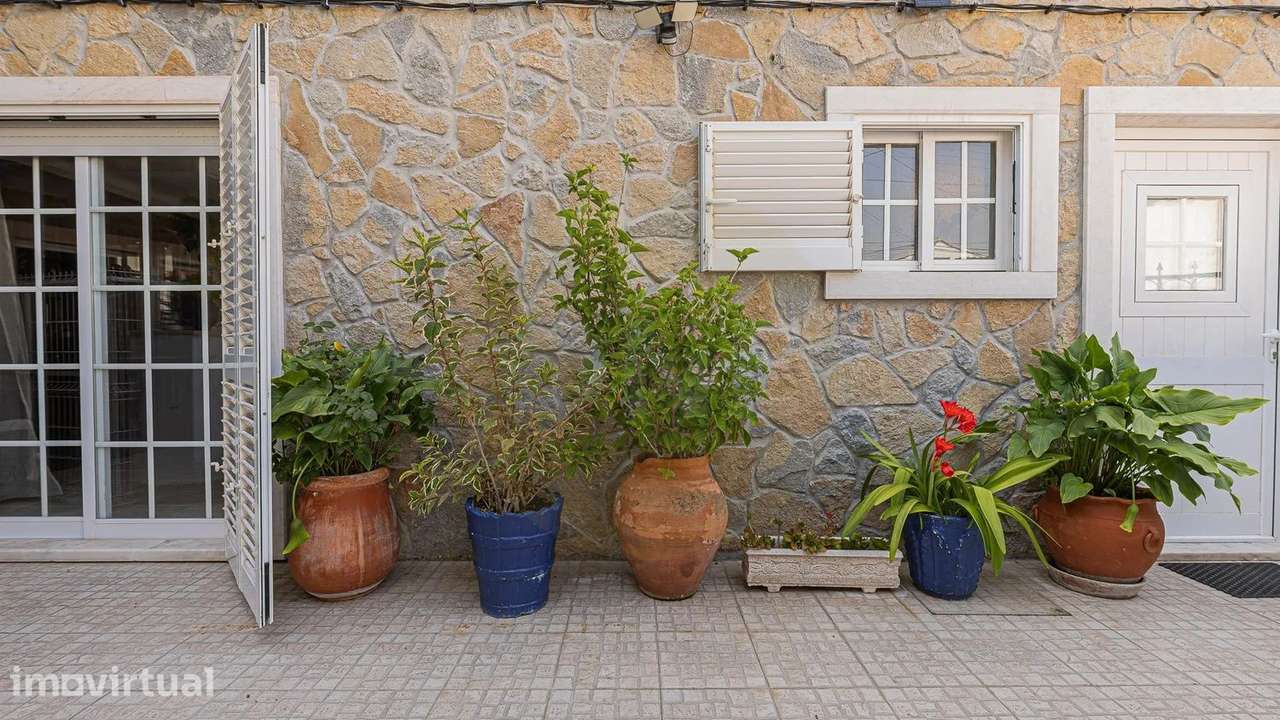 Moradia com TRÊS habitações independentes em Colares - Grande imagem: 3/50