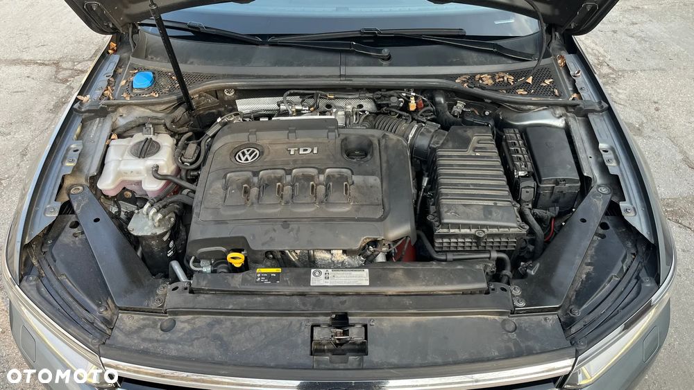 Volkswagen Passat 2.0 TDI SCR 4Motion DDG Highline - 23