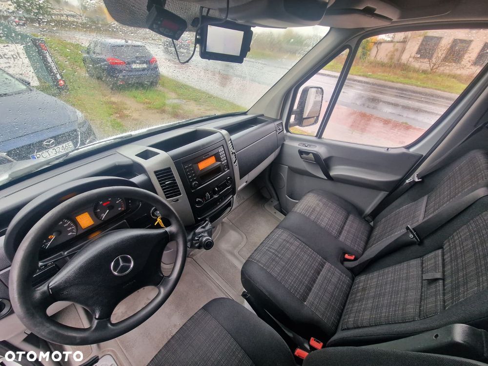 Mercedes-Benz Sprinter - 12