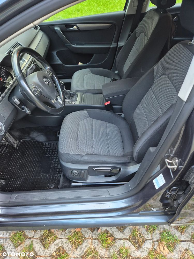 Volkswagen Passat 2.0 TDI Comfortline - 12