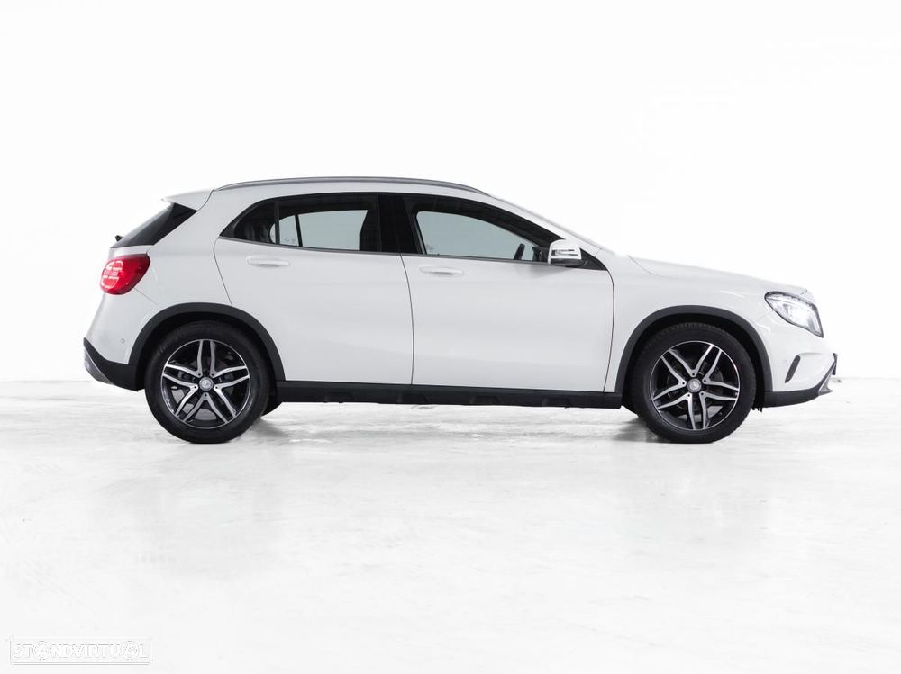 Mercedes-Benz GLA 200 - 2