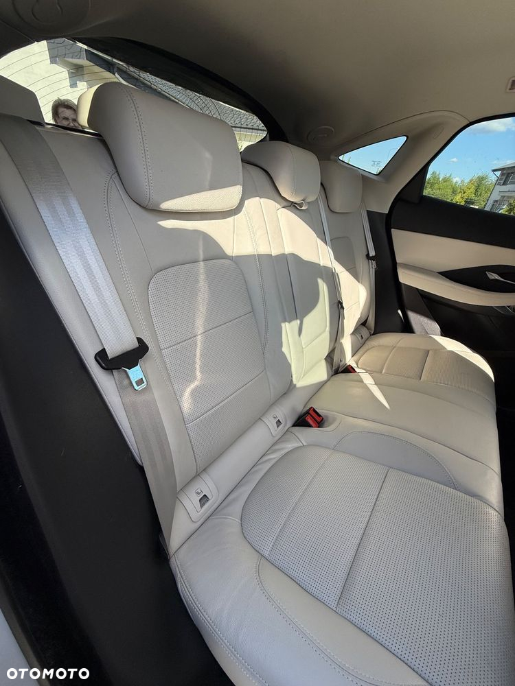 Jaguar E-Pace D150 R-Dynamic - 17