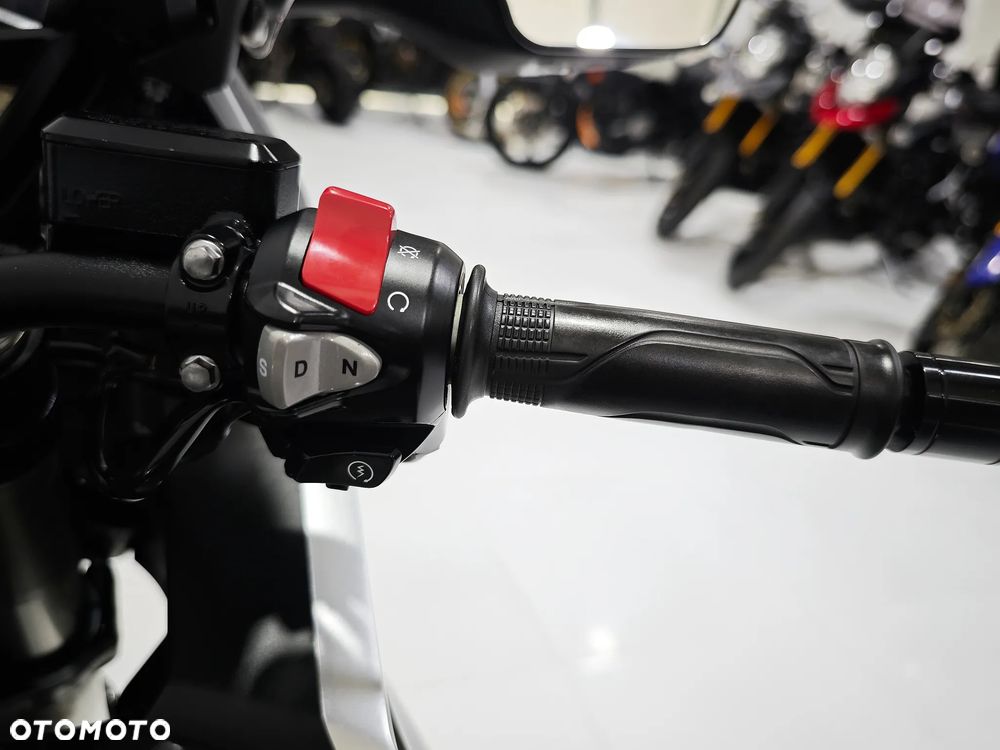 Honda VFR - 13