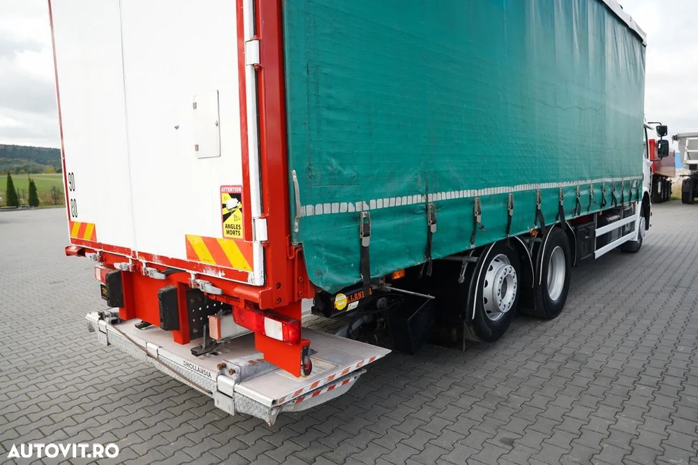 Renault D 26 WIDE / 6x2 / CAROSERIE CU PRELATĂ (CURTAINSIDER) - 8,5 M / CAMION RIGID / LIFT HIDRAULIC DHOLLANDIA - 1.500 KG / AXĂ LIFTABILĂ ȘI VIRATOARE / PODEA REZISTENTĂ (HEAVY-DUTY) / PRELATĂ RANFORSATĂ / EURO 6 - 15
