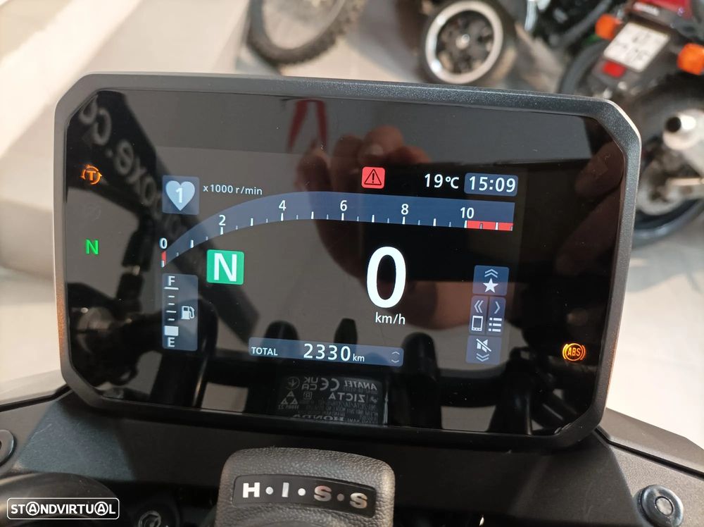 Honda CB 750 HORNET - 2