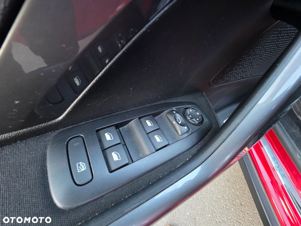 Peugeot 2008 BlueHDi 100 STOP & START Style - 11