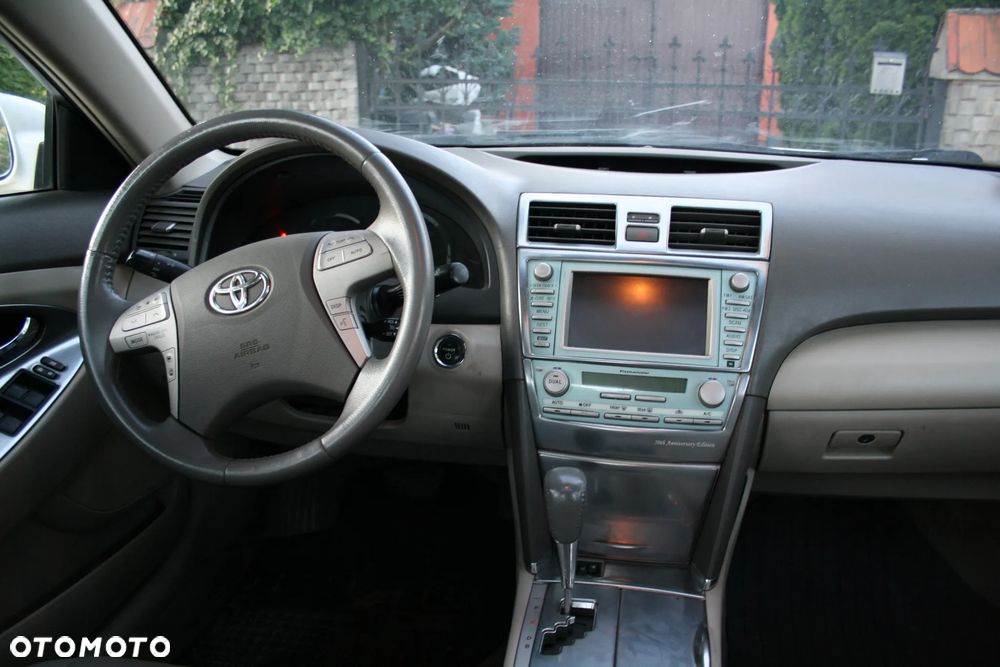 Toyota Camry 2.4 Hybrid - 7