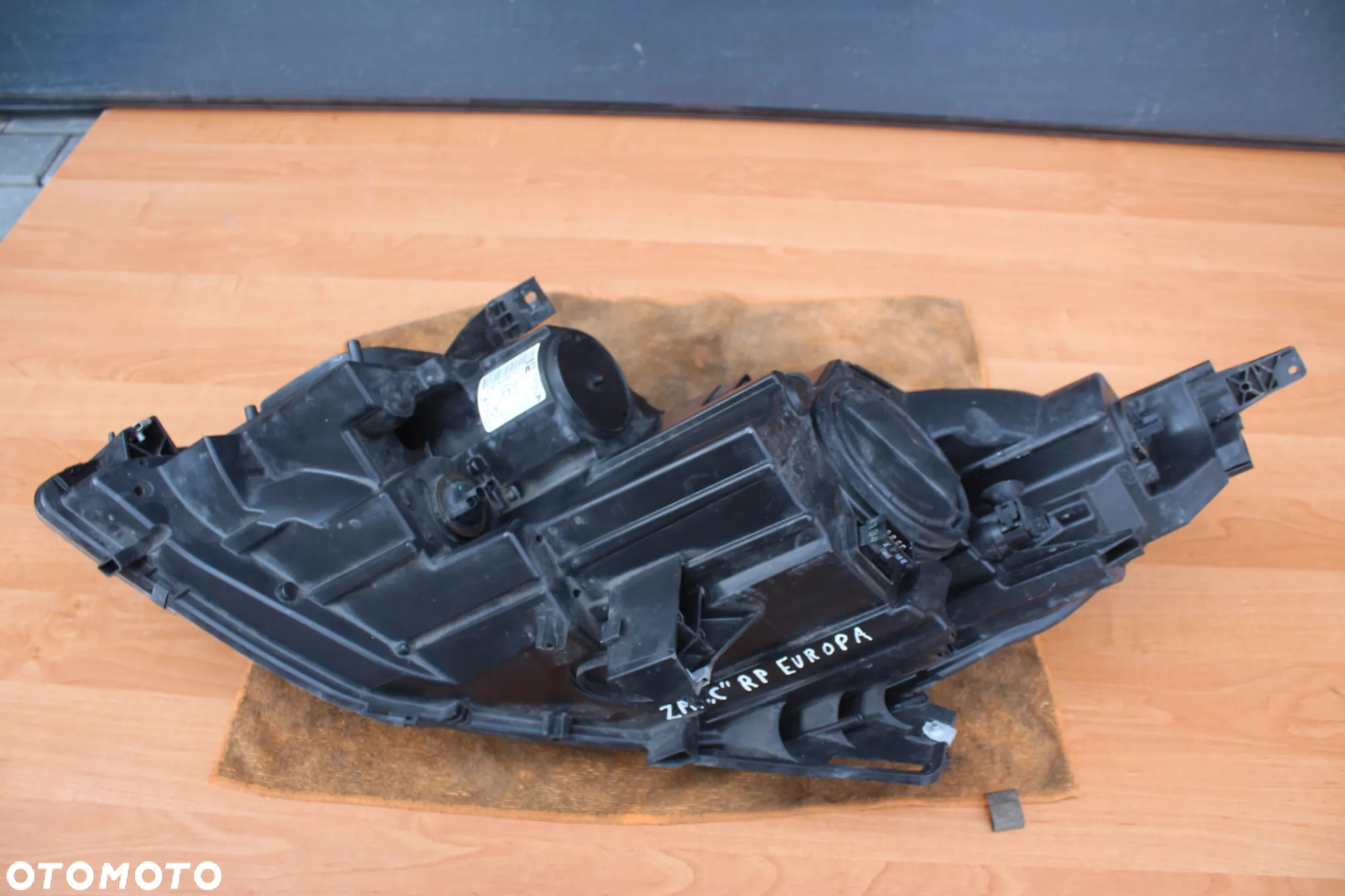 LAMPA PRAWA PRZEDNIA SOCZEWKA OPEL ZAFIRA C EUROPA ORYGINALNA !!!BARDZO ŁADNA!!! DEMONTAŻ 13399859 - 10