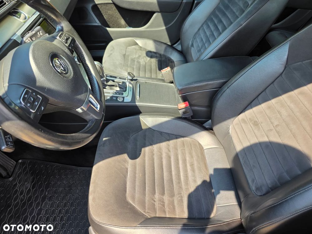 Volkswagen Passat 2.0 TDI 4Mot Highline DSG - 25