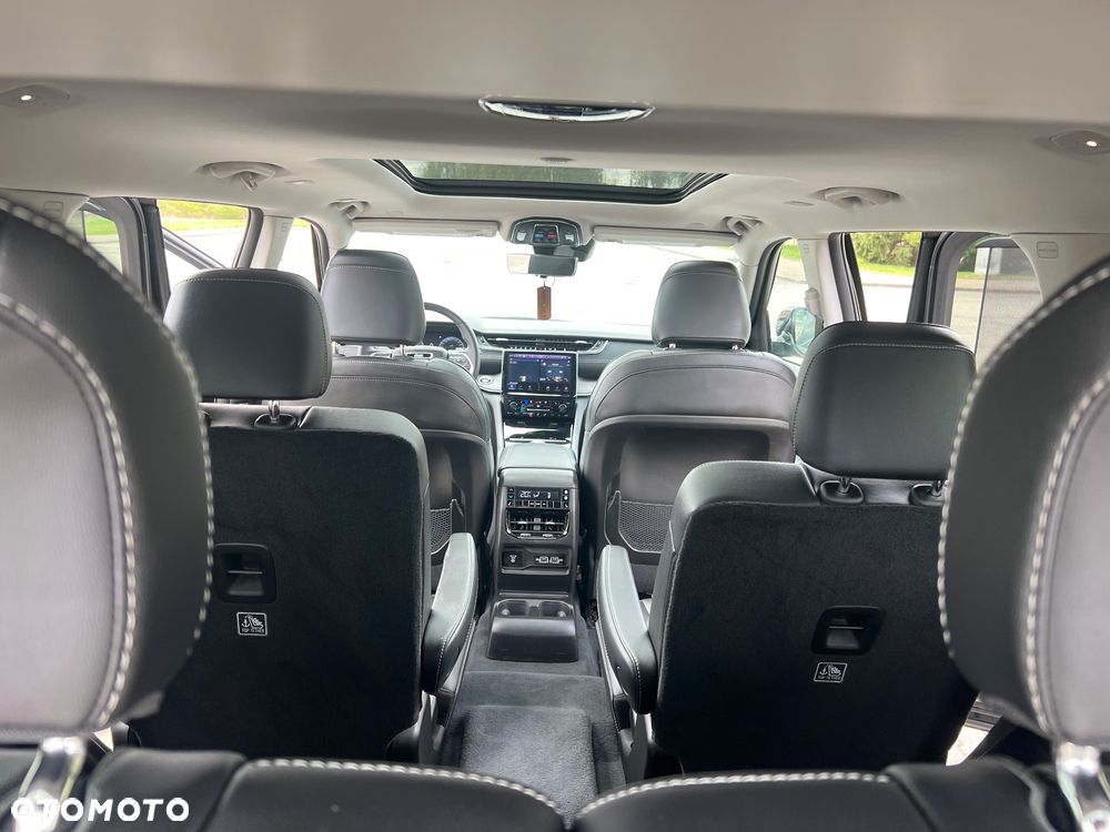 Jeep Grand Cherokee - 24