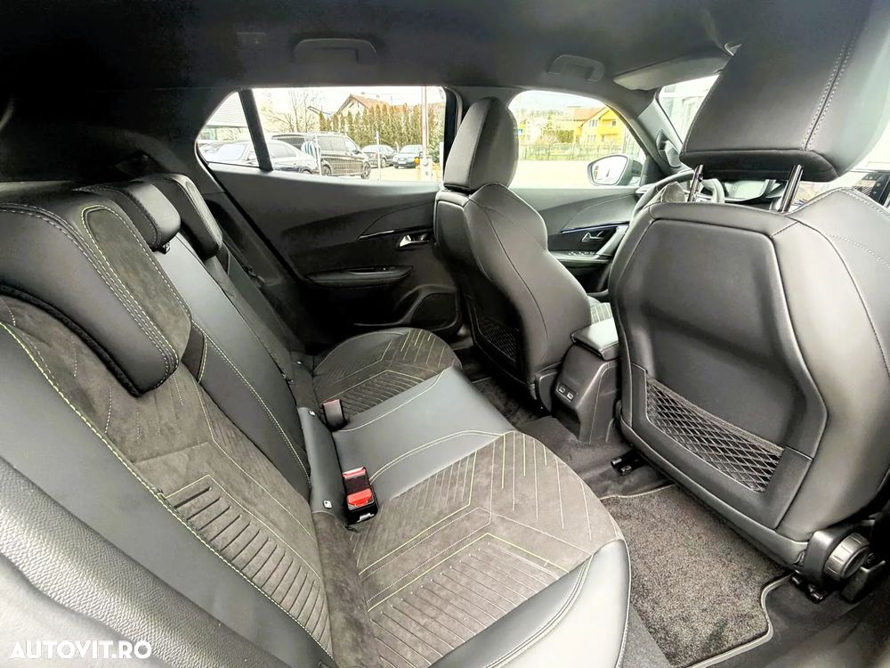 Peugeot 2008 1.2L e-DCS6 MHEV GT - 16