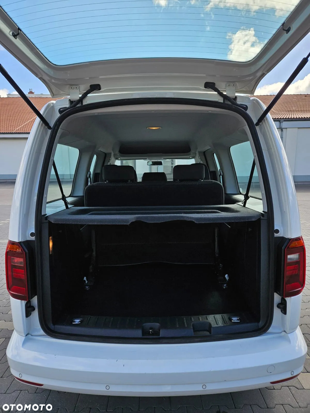 Volkswagen Caddy Maxi 2.0 TDI Trendline 4Motion DSG - 13