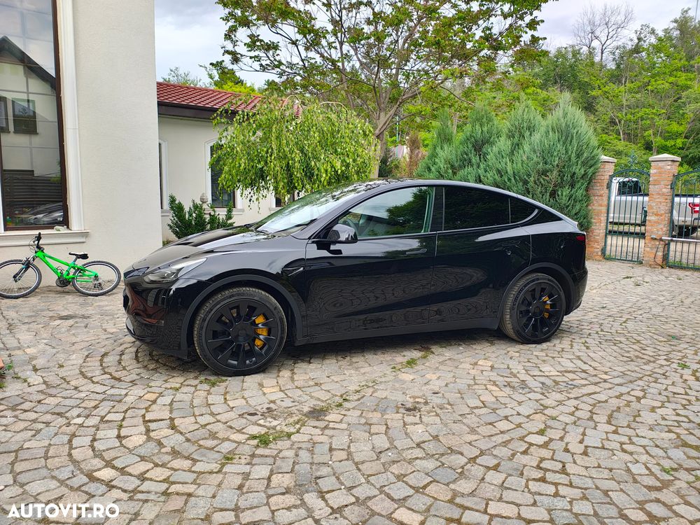 Tesla Model Y Long Range Dual Motor AWD - 1