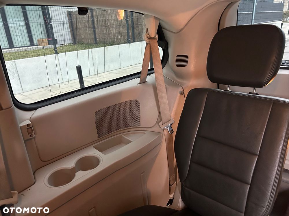 Chrysler Grand Voyager 3.8 V6 Limited - 21