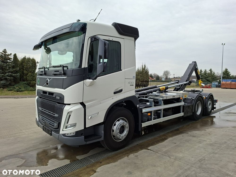 Volvo FM 430 6x2 (kabina dzienna) + HYVA 20 T - 3